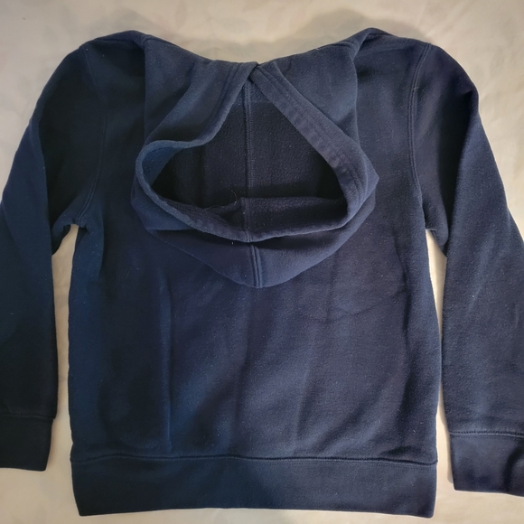 Old Navy fleece,  hooded, Pullover.  Boys size 6-7, pass-thru front pocket. - Picture 3 of 3